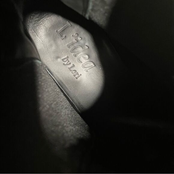 𝅺L’IDEA by Lori Patent Leather‎ Lug Sole Chelsea Boots Size 39 - Picture 7 of 8